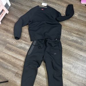 Nike tech crew neck and sweats